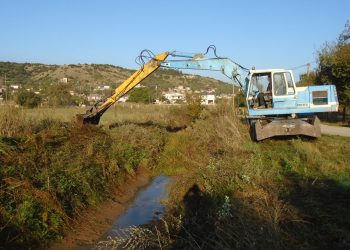 Εργασίες καθαρισμού τάφρων και αγωγών ομβρίων από το Δήμο Ζίτσας