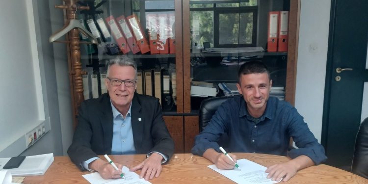 ΔΕΥΑΙ: Υπεγράφη η σύμβαση για την ύδρευση των Μαρμάρων