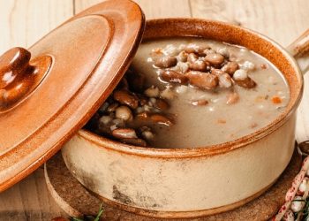 Το έθιμο με τα πολυσπόρια