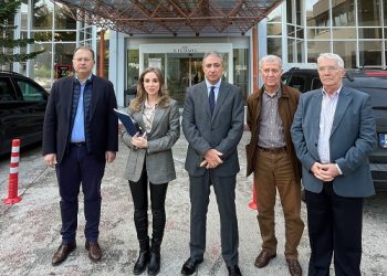 Ο Γιώργος Στύλιος με κλιμάκιο του Υπουργείου Υγείας στο Νοσοκομείο της Άρτας