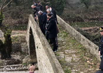 Με λαμπρότητα, στο γεφύρι της Βροσίνας, ο εορτασμός των Θεοφανείων στο Δήμο Ζίτσας