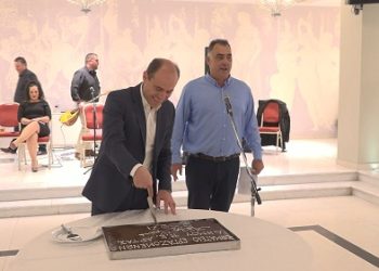 Βράβευση των συνταξιοδοτηθέντων υπαλλήλων από το Δήμο Αρταίων για την προσφορά και την αφοσίωση τους