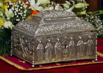 Η Μητρόπολη Ιωαννίνων υποδέχθηκε  μια ιστορική λειψανοθήκη, την αποκαλουμένη και “ΧΑΡΗ”