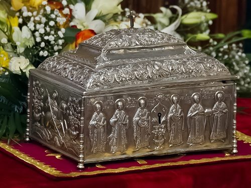 Η Μητρόπολη Ιωαννίνων υποδέχθηκε μια ιστορική λειψανοθήκη, την αποκαλουμένη και “ΧΑΡΗ”