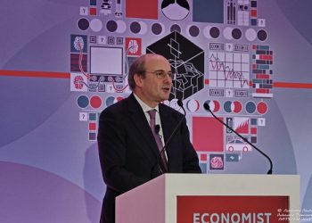 Τρία βασικά νομοσχέδια το 2024: Δημόσιες επενδύσεις, συγχωνεύσεις επιχειρήσεων, Υπερταμείο