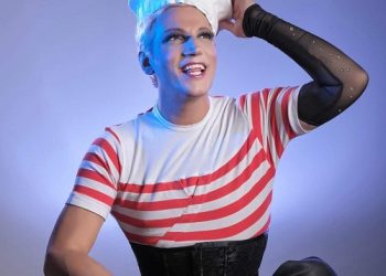 Ο Διονύσης Ζάχος παρουσιαστής της μεγάλης με άρματα παρέλασης του Καρναβαλικού Κομιτάτου Πρέβεζας