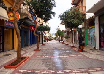 Πλύσιμο πλατειών και πεζοδρόμων στο κέντρο της Άρτας