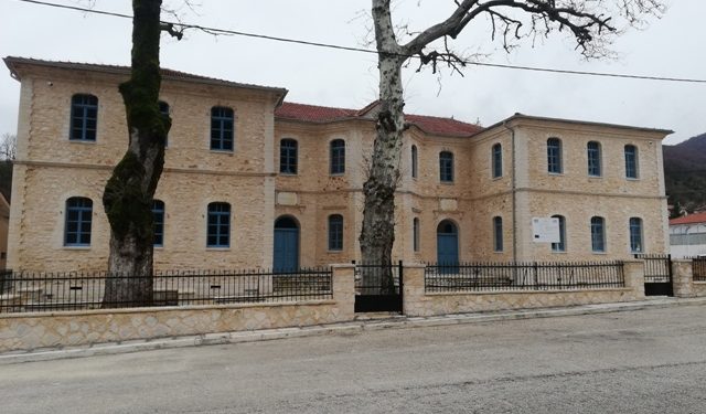 Πραγματικό στολίδι για το Δήμο Πωγωνίου αποτελεί το πρώην Αρρεναγωγείο – Παρθεναγωγείο Δελβινακίου.