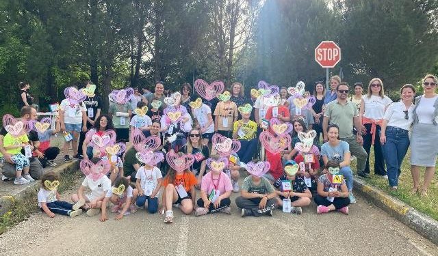 “Χέρι χέρι σε κρατώ ασφαλώς κυκλοφορώ”