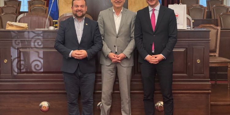 Ιωάννινα και Schwerte συνεργάζονται πιο στενά με πρώτο στόχο την διασύνδεση του «Β. Πύρρος» με την Γερμανία