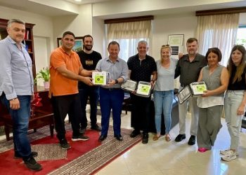 Βασίλης Γιόγιακας: δωρεά 3 απινιδωτών από τη Βουλή στους Φιλιάτες