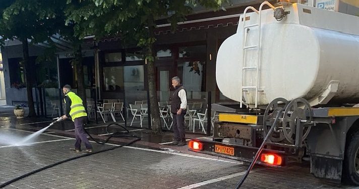 Συνεχίζεται ο καθαρισμός – πλύσιμο κοινόχρηστων χώρων