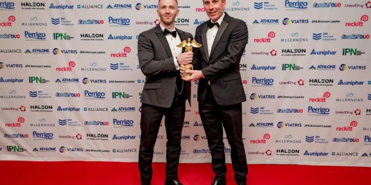 Ο φαρμακοποιός της χρονιάς στην Ιρλανδία είναι Έλληνας , είναι Γιαννιώτης και είναι απόφοιτος των ΔΩΔΩΝΑΙΩΝ !