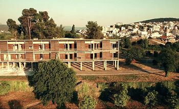 ΞΕΝΙΑ: Ξενοδοχείο ή Πολιτιστικό Κέντρο;