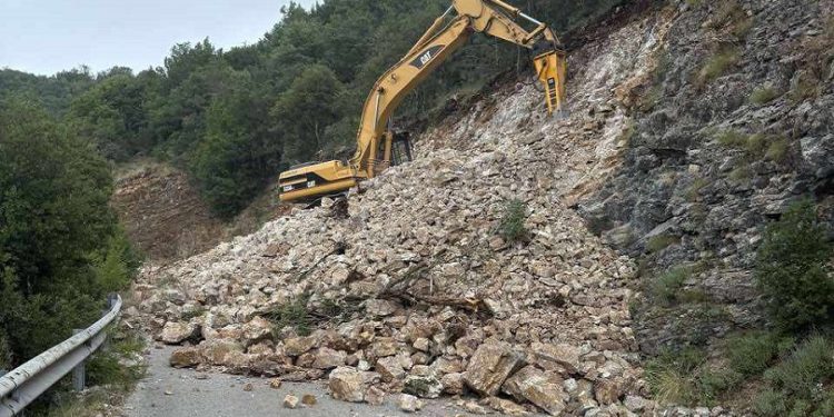 Ολική διακοπή κυκλοφορίας στην περιοχή του Τσίμοβου