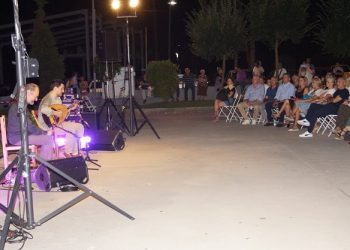 Tο λαούτο του Βασίλη Κώστα & η λύρα του Σωκράτη Σινόπουλου μάγεψαν το κοινό