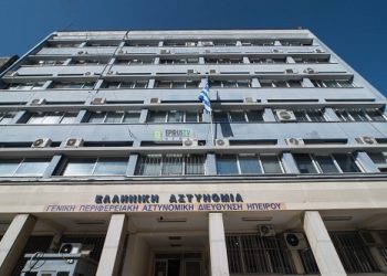 Ληστεία στην Κόνιτσα /Αφαίρεση κινητού τηλεφώνου, χρυσού σταυρού και πακέτων τσιγάρων υπό την απειλή όπλου