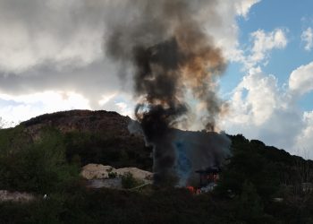 Φωτιά σε λατομείο στα Μάρμαρα