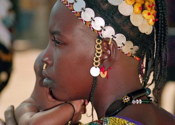 Ελένη Γκίνου: Αφρική – άνθρωποι και κοσμήματα. Ταξίδι – φωτογραφία στο μουσείο αργυροτεχνίας