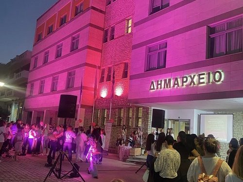Δήμος Αρταίων: Ξεκίνησαν οι εκδηλώσεις του ροζ Οκτώβρη με τη φωταγώγηση του δημαρχείου