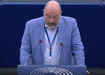 Η στεγαστική κρίση χτυπά κόκκινο: Ο Σάκης Αρναούτογλου ζητά από την κομισιόν βιώσιμες λύσεις για τους νέους και τις ευάλωτες ομάδες.