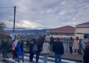 Περιοδεία του Νίκου Έξαρχου, βουλευτή Ιωαννίνων του ΚΚΕ, στο 1ο δημοτικό σχολείο Ανατολής και συνάντηση με γονείς