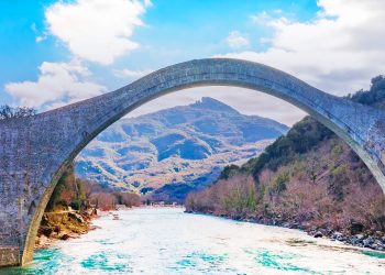 Αναστολή δραστηριοτήτων στον ποταμό Άραχθο