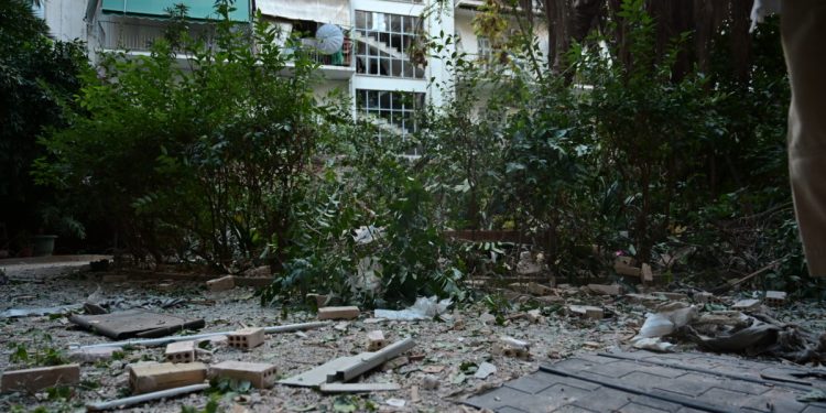 Ισχυρή έκρηξη προκλήθηκε σε διαμέρισμα τρίτου ορόφου στους Αμπελόκηπους