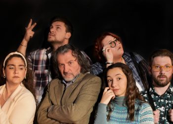 Μια παράσταση – ψυχοθεραπεία «με τη μία!» από τους Αθεράπευτους