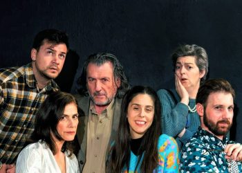 Μια παράσταση – ψυχοθεραπεία «με τη μία!» από τους Αθεράπευτους