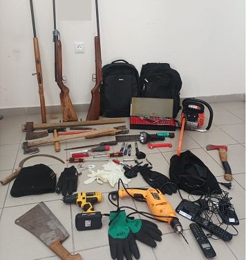 Συνελήφθη ημεδαπός σε περιοχή του Πωγωνίου Ιωαννίνων για διαρρήξεις και παραβάσεις περί όπλων