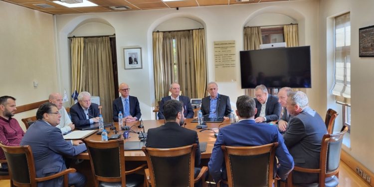 Συνάντηση εκπροσώπων του ΔΣ της τράπεζας Ηπείρου με τον νέο πρόεδρο της συνεταιριστικής ασφαλιστικής SYNDEA κ. Κώστα Καραμανλή