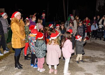 Φωταγώγηση δέντρου και χριστουγεννιάτικη γιορτή διοργανώθηκαν στο Νεοχωρόπουλο