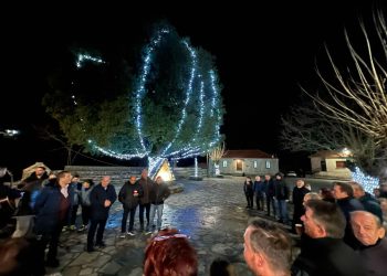Το δέντρο της «άναψε» η αδελφότητα Σκλιβανιτών Ιωαννίνων