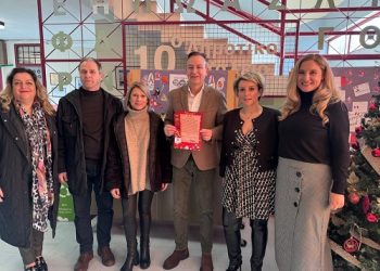 Ένα Χριστουγεννιάτικο Δώρο από το Δήμαρχο Ιωαννίνων στους μαθητές της Πρώτης Δημοτικού