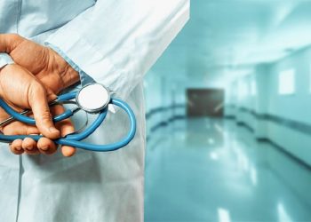 Παθολογικές κλινικές σε κρίση, διοικητές σε παράκρουση – Μετά την εργασιακή εξουθένωση περάσαμε στον εργασιακό εκφοβισμό