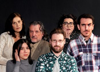 Μια παράσταση – ψυχοθεραπεία «με τη μία!» από τους Αθεράπευτους – Συνεχίζονται ακόμη οι παραστάσεις