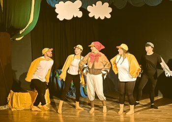 Οι Αθεράπευτοι παρουσιάζουν το «Ασχημόπαπο στη λίμνη των Κύκνων» – Οι παραστάσεις συνεχίζονται ακόμη