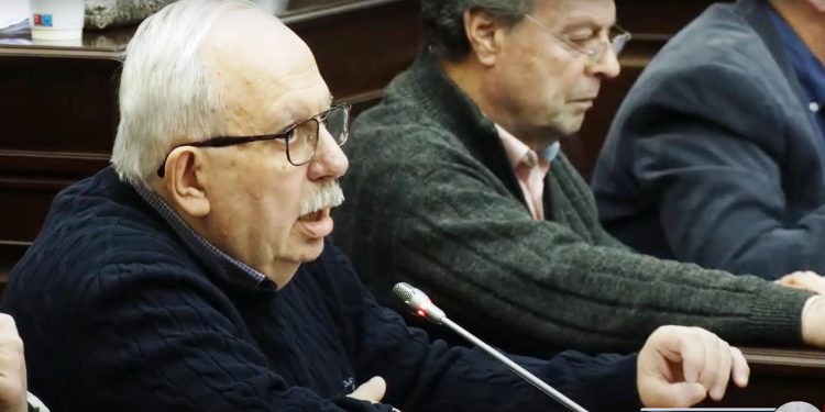 Βασίλης Κοσμάς: «Η διάθεση πόρων από το Τ.Α.Π. και τους πενιχρούς Κ.Α.Π. για τον ισοσκελισμό ανταποδοτικών τελών δεν αποτελεί λύση στο πρόβλημα»