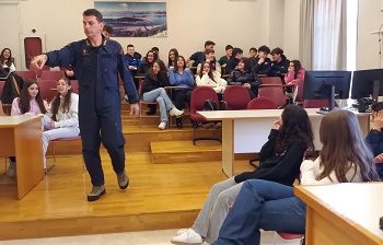 Οι δωδω-νέοι σε ρόλους … Πολιτικής προστασίας