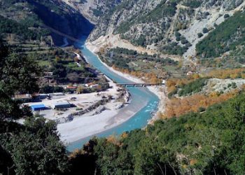 Αδελφότητα Πηγιωτών Άρτας: Αγιασμός των υδάτων στη γέφυρα Κοράκου 6/1/2025