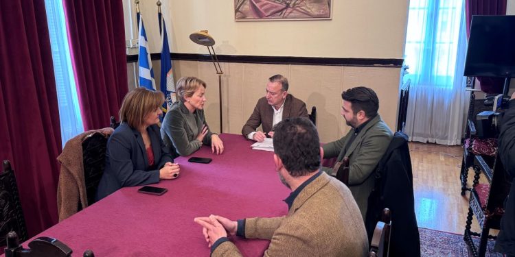 Συνάντηση δημάρχου Ιωαννίνων με την υφυπουργό περιβάλλοντος και ενέργειας