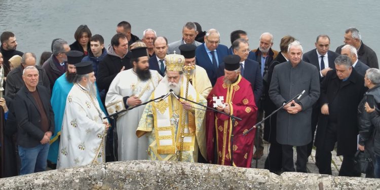 Θεοφάνια 2025: Ο δήμος Αρταίων γιόρτασε με επισημότητα και κατάνυξη τη μεγάλη γιορτή πλήθος κόσμου στον καθαγιασμό των υδάτων