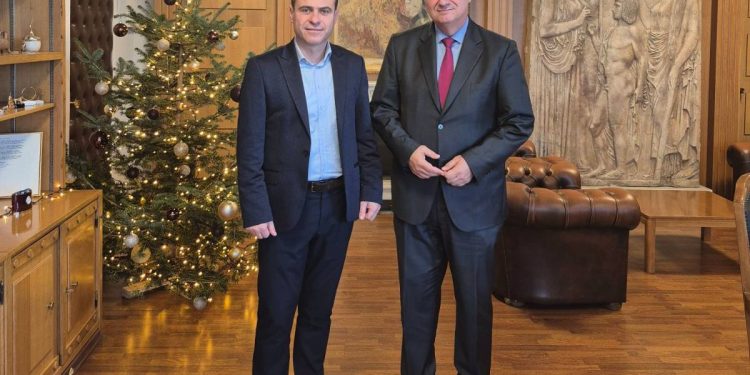 Ο δήμαρχος Αρταίων Χριστόφορος Σιαφάκας σε συνάντηση με τον υπουργό αγροτικής ανάπτυξης και τροφίμων Κωνσταντίνο Τσιάρα