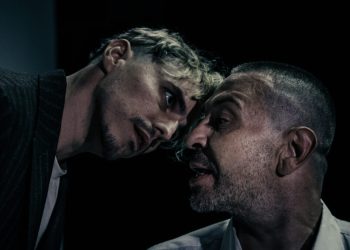 Η Αθήνα καταχειροκρότησε τον «Χάρτινο Τίγρη»