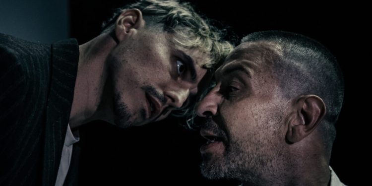 Η Αθήνα καταχειροκρότησε τον «Χάρτινο Τίγρη»