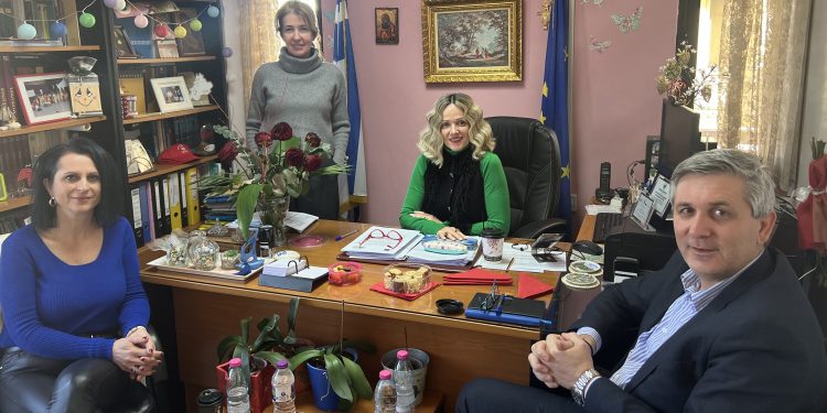 Συνάντηση με την δ/ντρια πρωτοβάθμιας εκπαίδευσης  Άρτας, κα. Κλεοπάτρα Βασιλείου για την βελτίωση σχολικών υποδομών και εκπαίδευσης