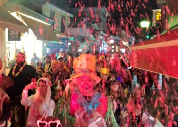 Το κομιτάτο κάνει καντάδες στην Πρέβεζα, την κάνει “Μικρή Βενετία” και γλεντά με “Αποκριάτικο γάμο”