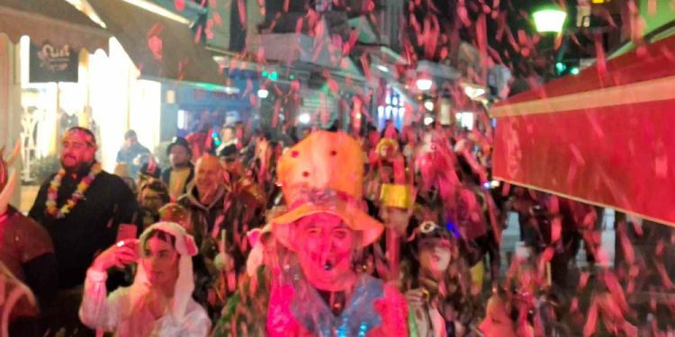 Το κομιτάτο κάνει καντάδες στην Πρέβεζα, την κάνει “Μικρή Βενετία” και γλεντά με “Αποκριάτικο γάμο”