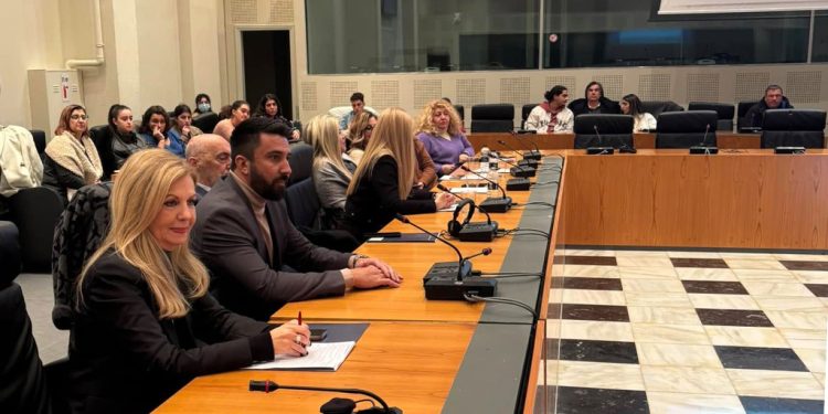 Η Νέα Αριστερά στο πλευρό των επιστημόνων υγείας – Καταγγέλλει τη νομοθετική ρύθμιση υπέρ των κολλεγίων